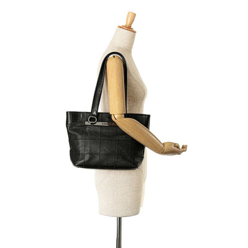 Chanel Chanel Chanel Caviar Skin Chocobar Tote Bag Leather Tote Bag in Very Good Condition Size ONE SIZE - 9 Thumbnail