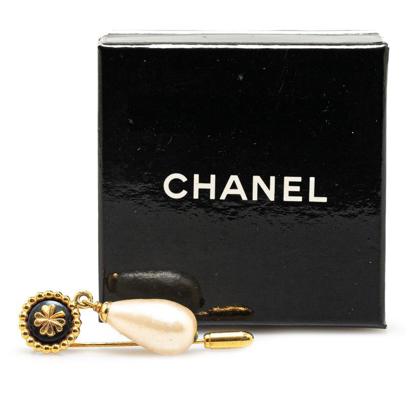 Chanel Chanel Chanel Clover Motif Faux Pearl Brooch Gold Plated Plastic Brooch 93P in Very Good Condition Size ONE SIZE - 4 Thumbnail