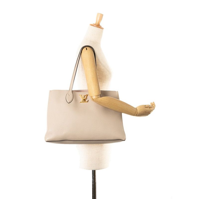 Louis Vuitton Louis Vuitton Louis Vuitton Lockme Tote Bag M57346 Leather Tote Bag M57346 in Very Good Condition Size ONE SIZE - 10 Thumbnail