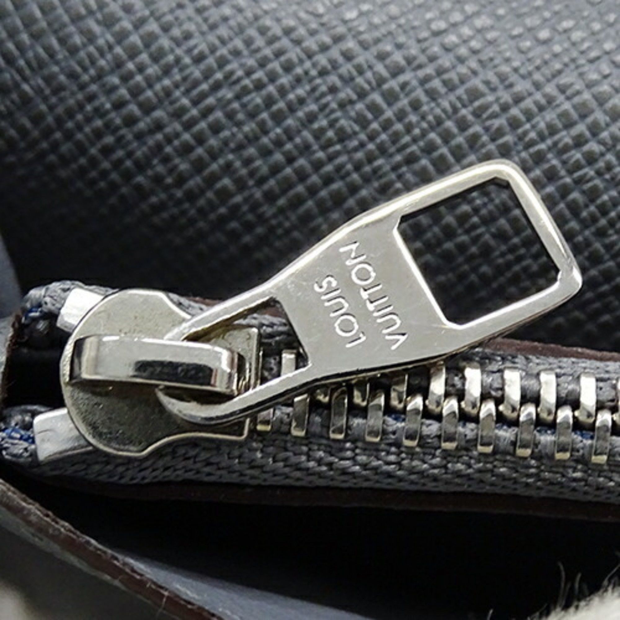 Louis Vuitton Louis Vuitton Taiga Wallet Men's Long Bi-fold Portefeuille Brazza Glacier M32653 SP1172 Size ONE SIZE - 8 Thumbnail