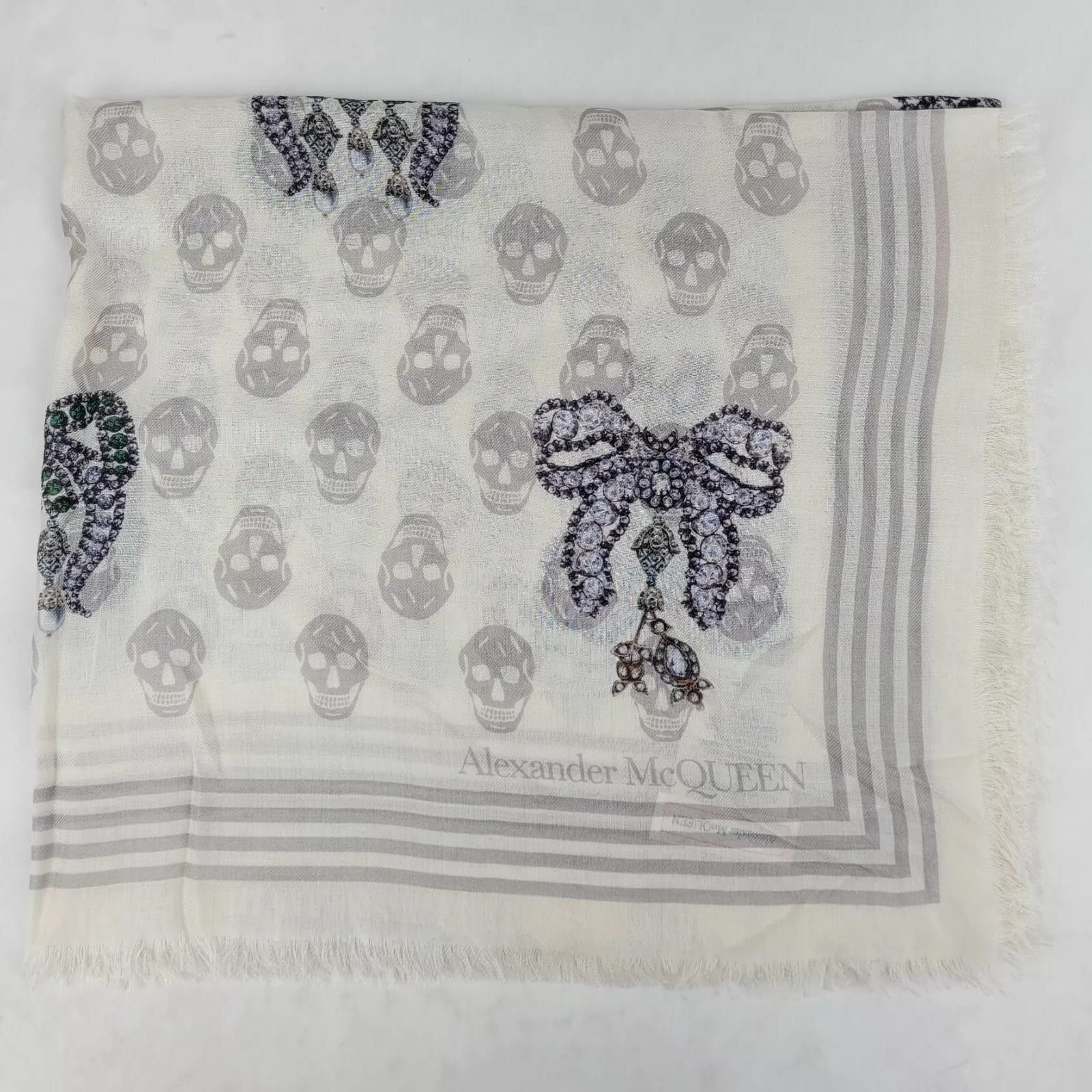 Alexander McQueen White Modal Skull/Crystal Ribbon Bow Print Scarf Size ONE SIZE - 2 Thumbnail