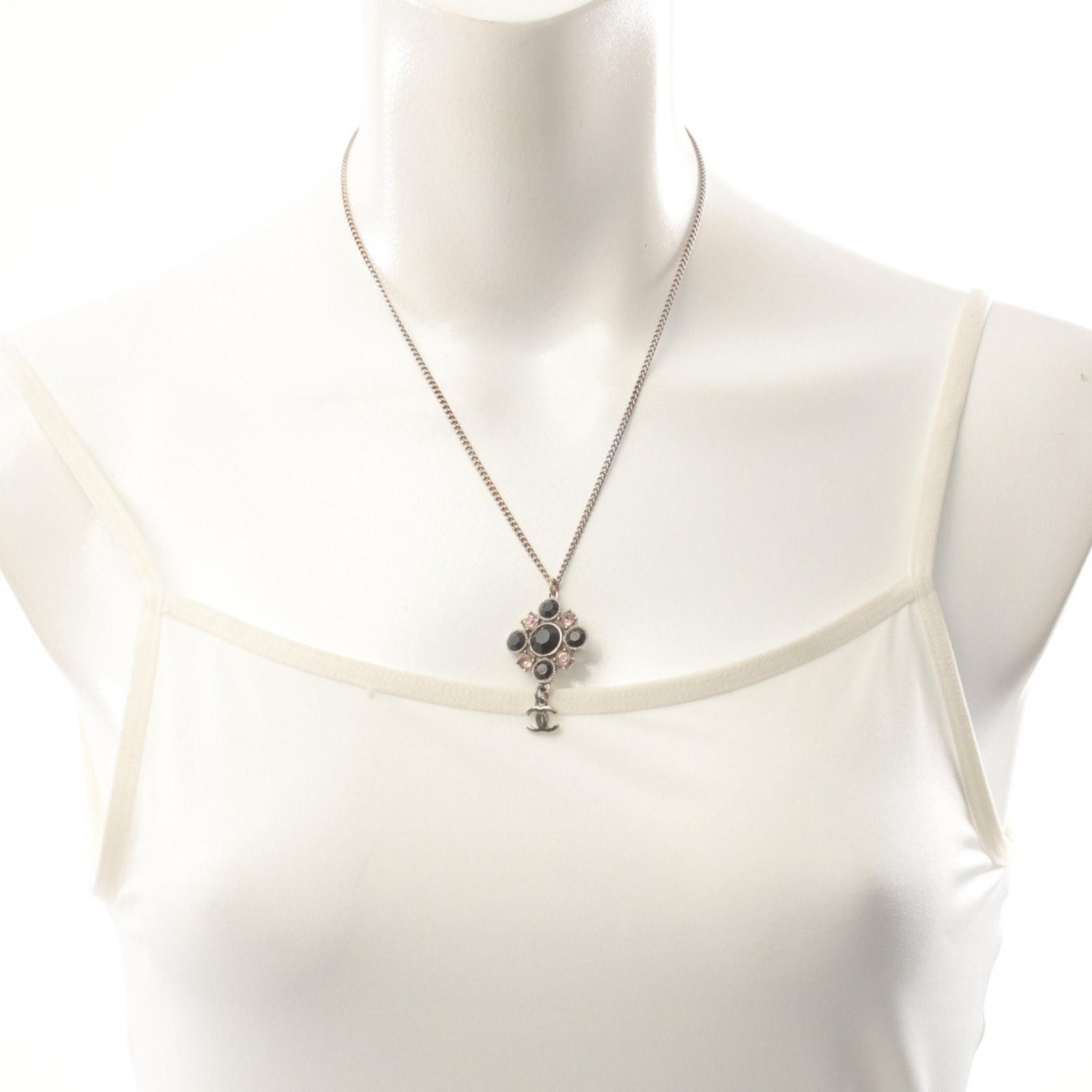 Chanel Chanel CC Camellia Rhinestone Chain Necklace Ceramic Necklace in Good Condition Size ONE SIZE - 5 Thumbnail