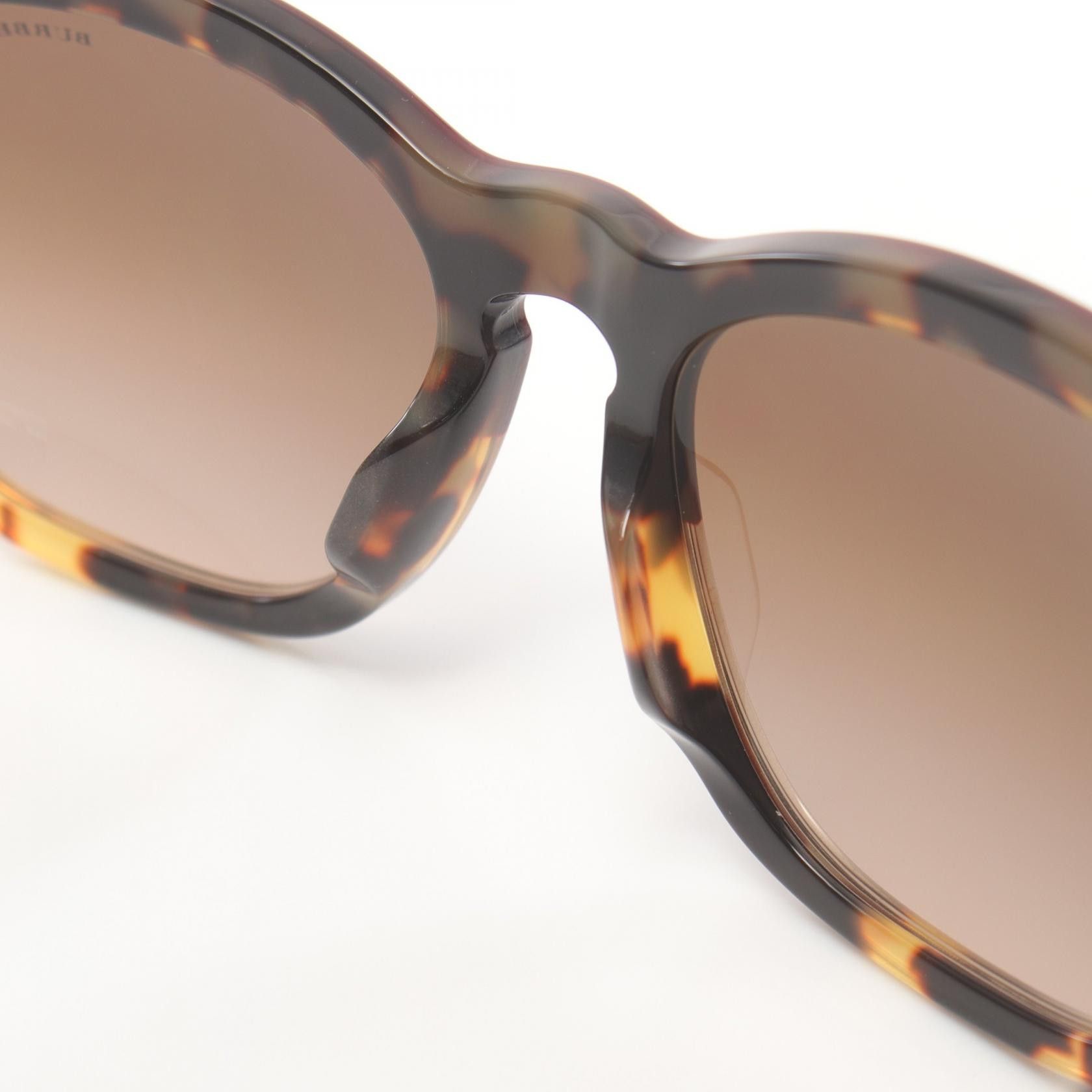 Burberry Burberry Square Tinted Sunglasses Plastic Sunglasses B4258F in Great Condition Size ONE SIZE - 6 Thumbnail