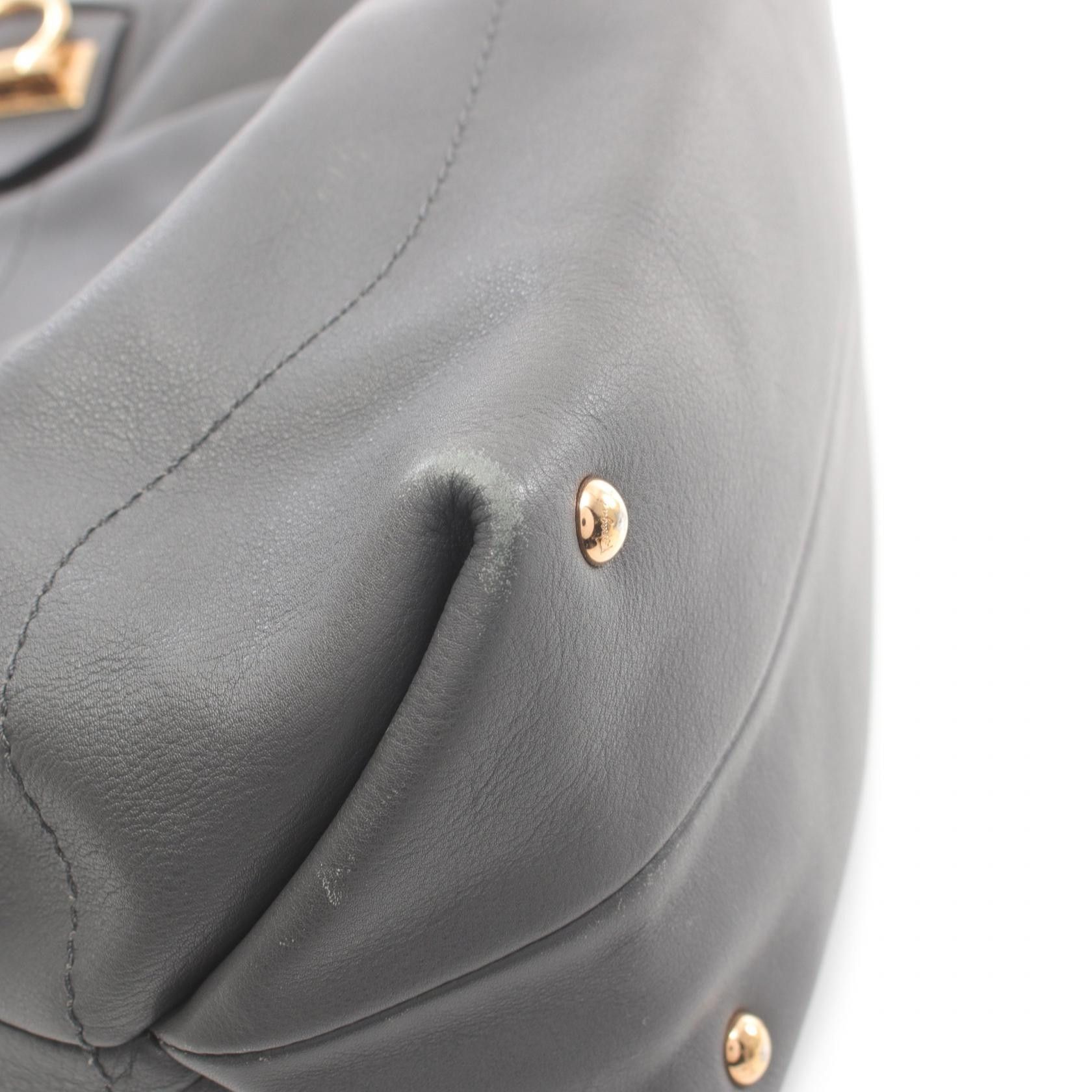 Salvatore Ferragamo Salvatore Ferragamo Gancini Leather Shoulder Bag Leather Shoulder Bag EE-21 D477 in Good Condition Size ONE SIZE - 5 Thumbnail