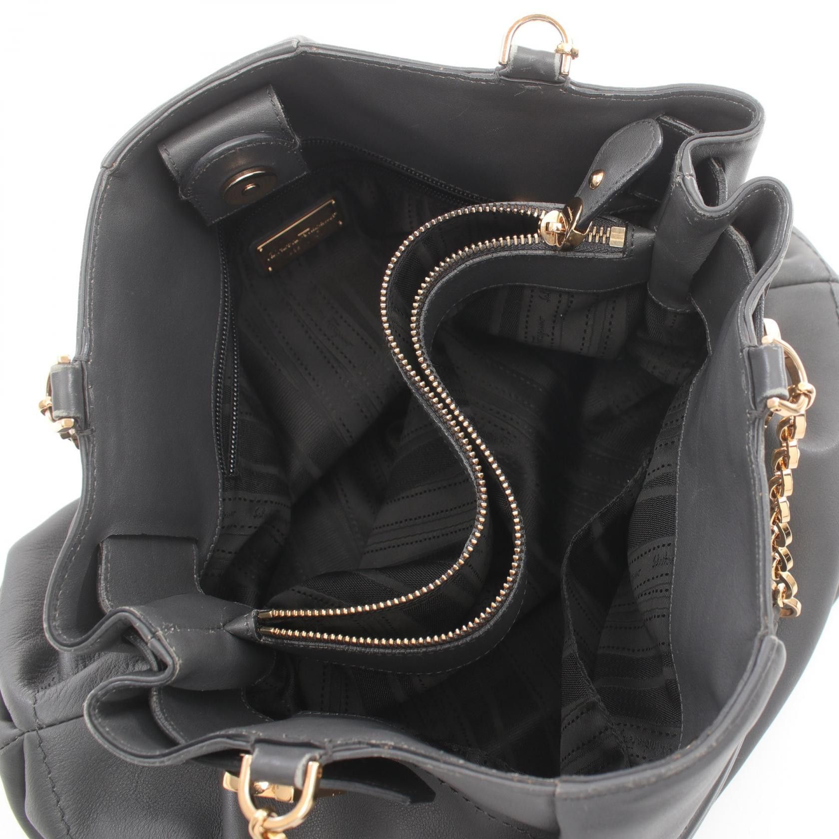 Salvatore Ferragamo Salvatore Ferragamo Gancini Leather Shoulder Bag Leather Shoulder Bag EE-21 D477 in Good Condition Size ONE SIZE - 3 Thumbnail