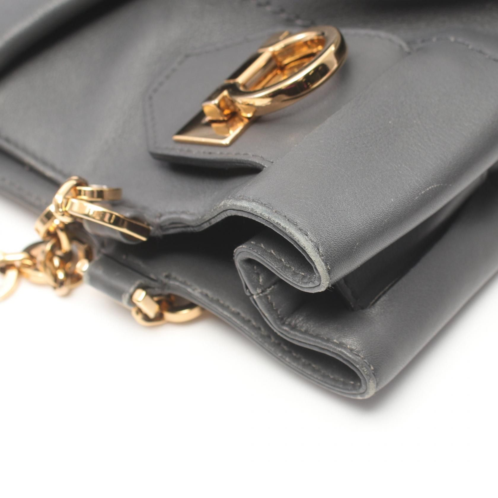 Salvatore Ferragamo Salvatore Ferragamo Gancini Leather Shoulder Bag Leather Shoulder Bag EE-21 D477 in Good Condition Size ONE SIZE - 6 Thumbnail