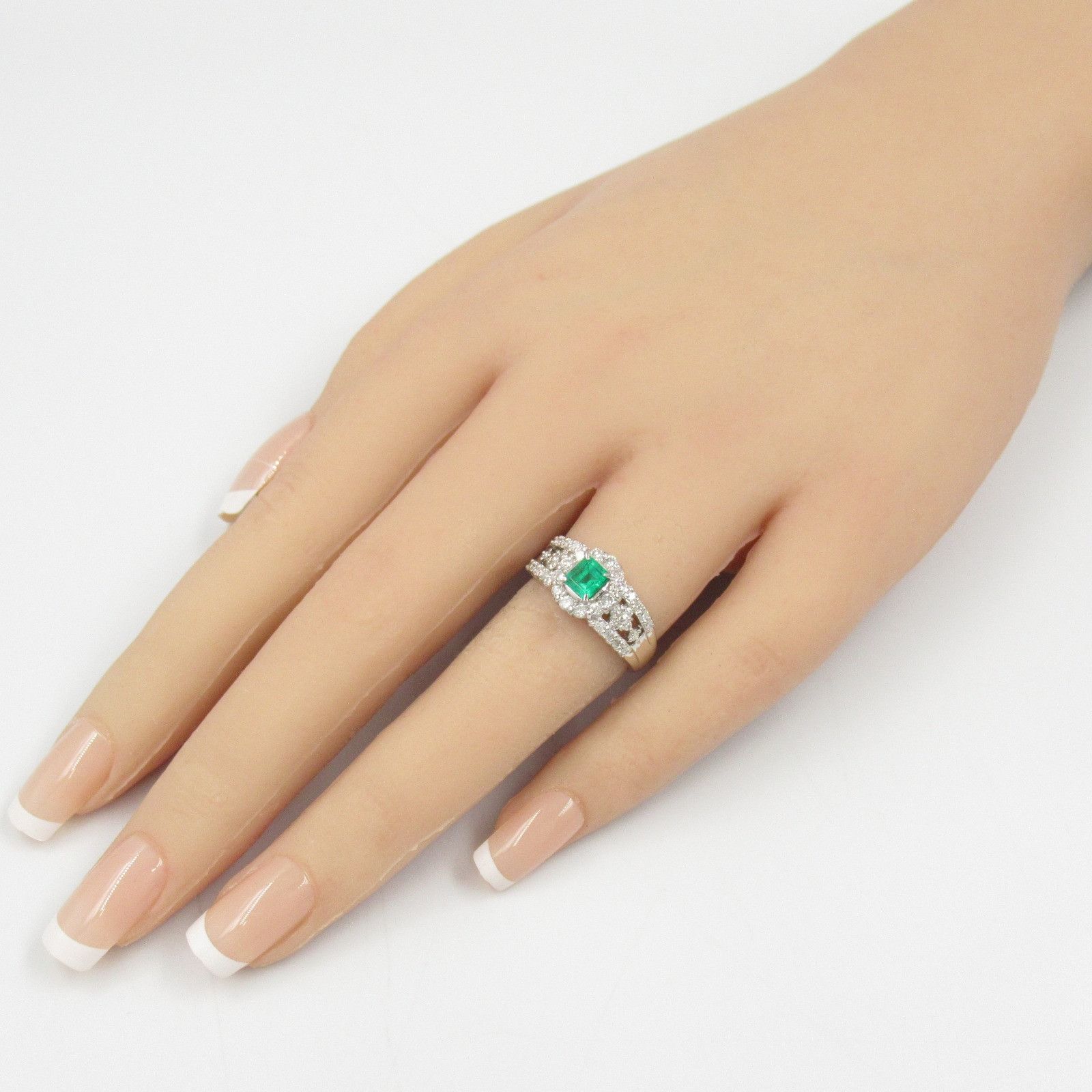 Other Other Platinum Emerald Ring Metal Ring in Great Condition Size ONE SIZE - 7 Thumbnail