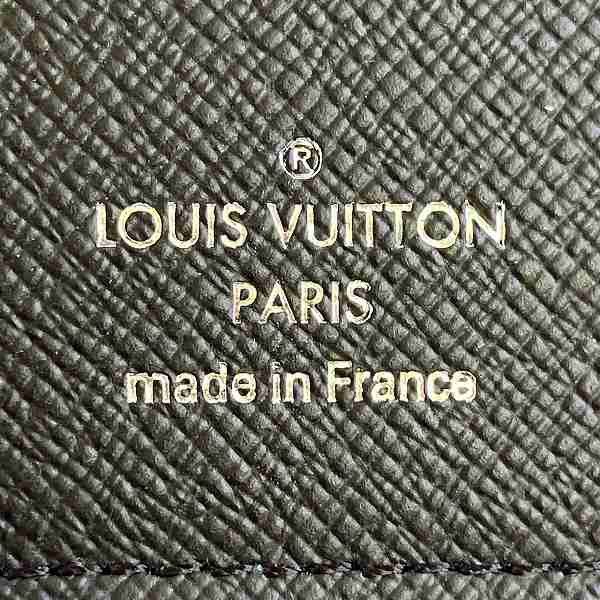 Louis Vuitton Louis Vuitton Louis Vuitton Taiga Portefeuille Plaza Wallet Leather Long Wallet M32572 in Great Condition Size ONE SIZE - 4 Thumbnail