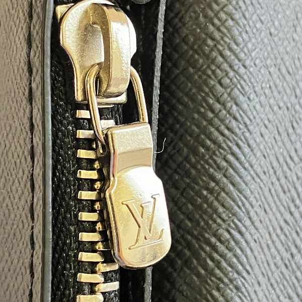 Louis Vuitton Louis Vuitton Louis Vuitton Taiga Portefeuille Plaza Wallet Leather Long Wallet M32572 in Great Condition Size ONE SIZE - 6 Thumbnail