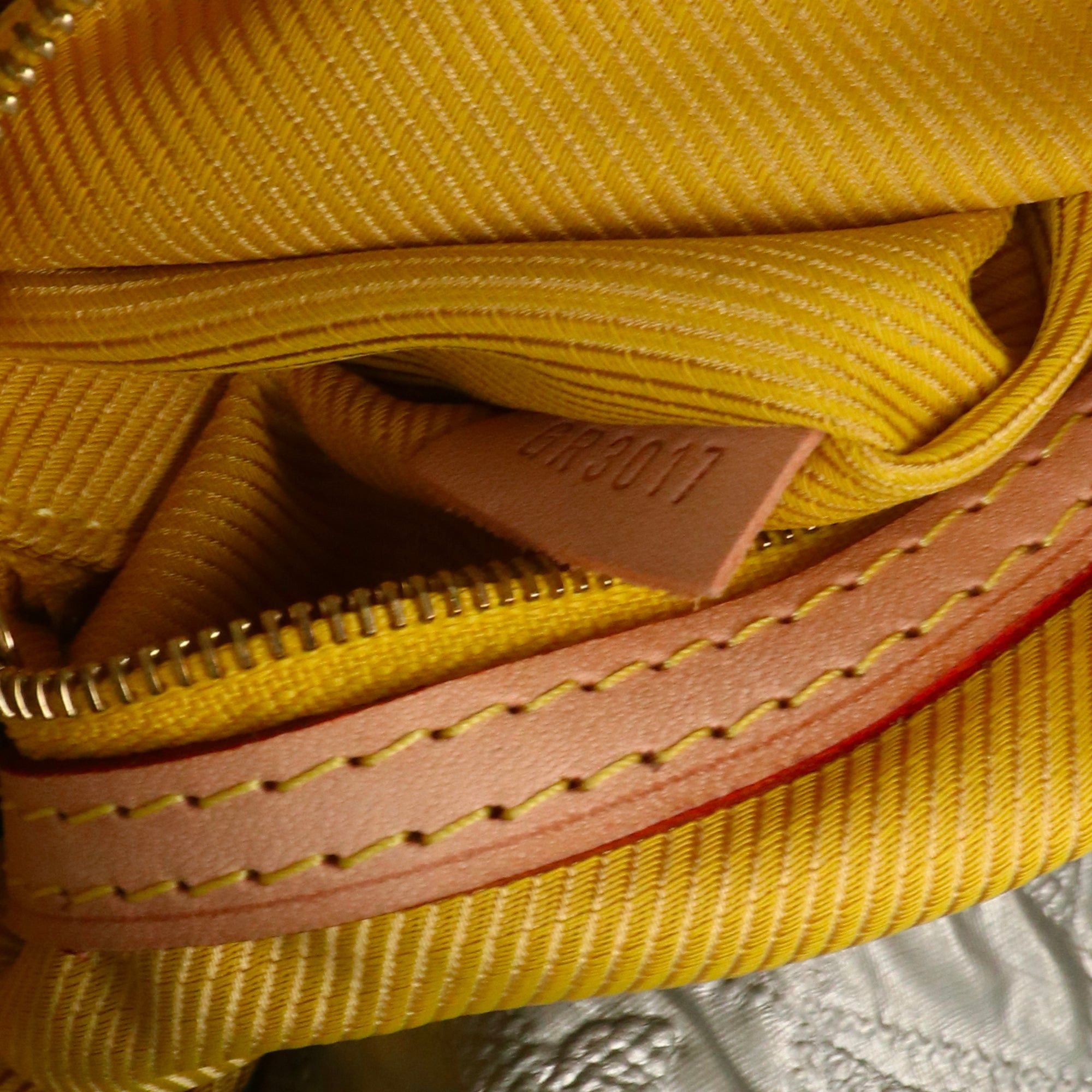 Louis Vuitton LOUIS VUITTON - Louis Vuitton Limelight Limited Edition Pouch in Silver Monogrammed Silk Size ONE SIZE - 9 Thumbnail
