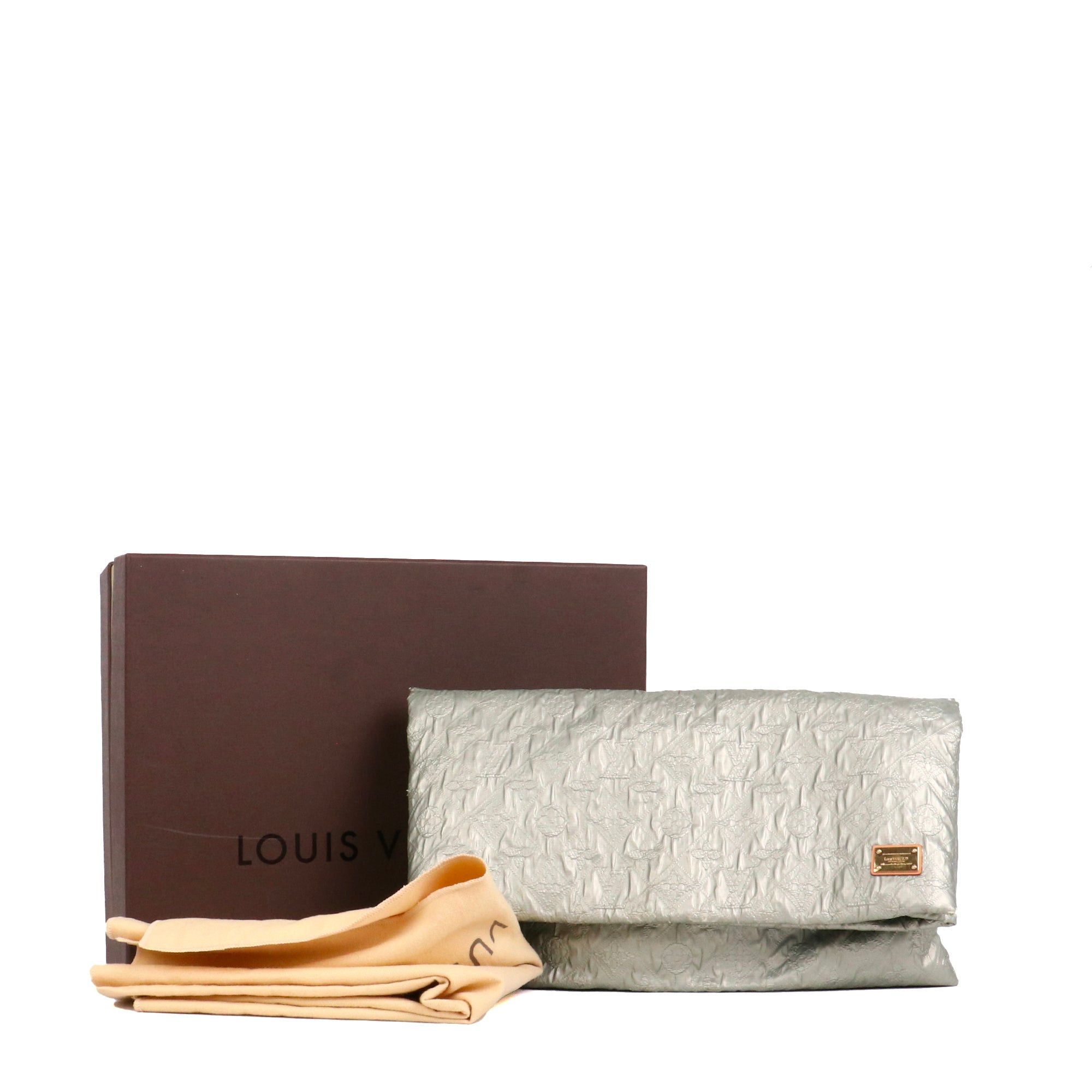 Louis Vuitton LOUIS VUITTON - Louis Vuitton Limelight Limited Edition Pouch in Silver Monogrammed Silk Size ONE SIZE - 10 Thumbnail