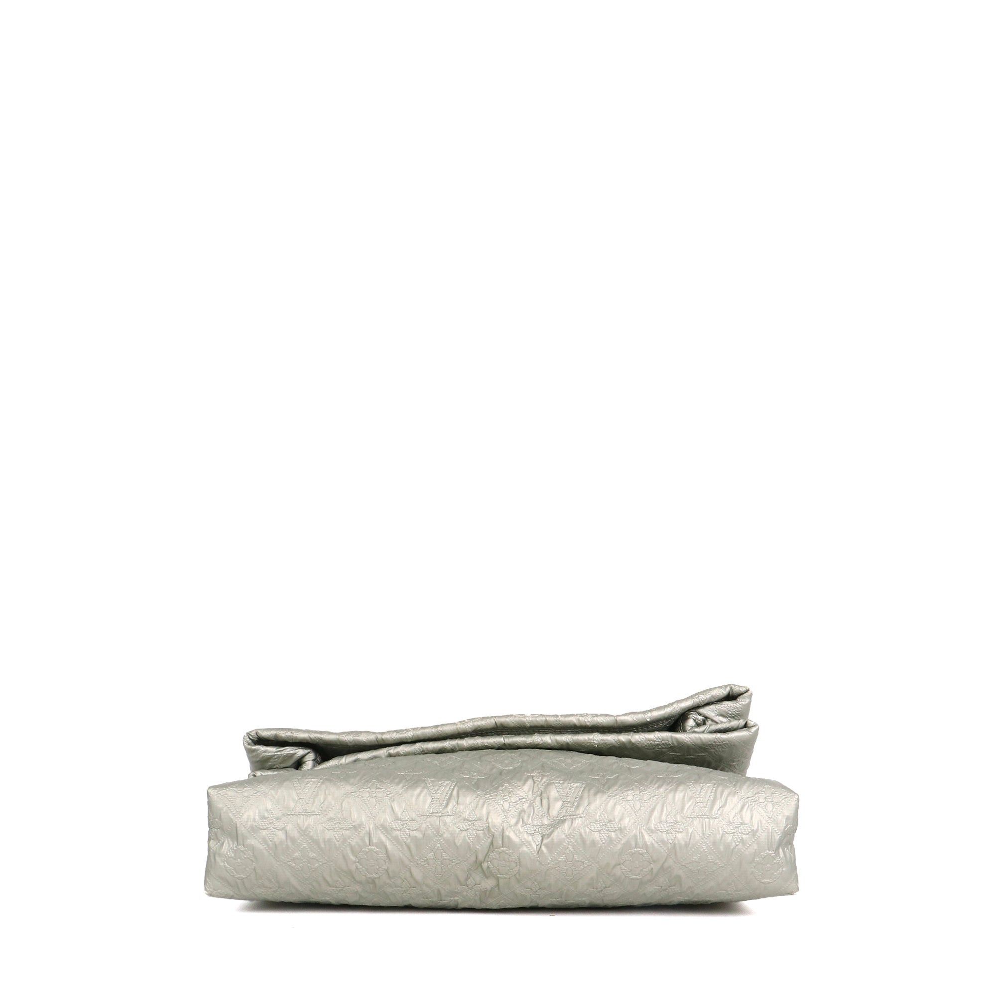 Louis Vuitton LOUIS VUITTON - Louis Vuitton Limelight Limited Edition Pouch in Silver Monogrammed Silk Size ONE SIZE - 3 Thumbnail