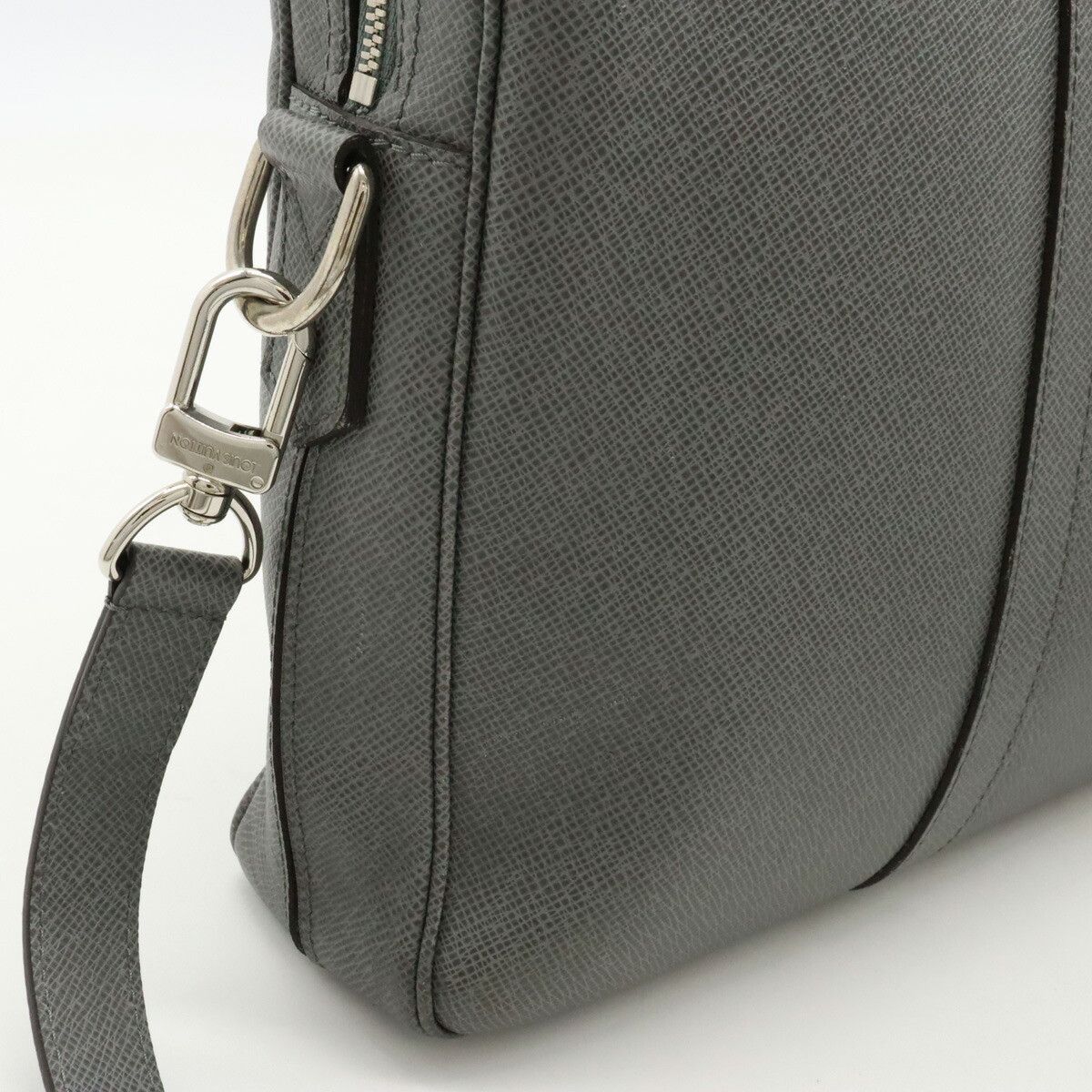 Louis Vuitton Louis Vuitton Louis Vuitton Taiga PDV PM Briefcase M30640 Canvas Business Bag M30640 in Very Good Condition Size ONE SIZE - 7 Thumbnail