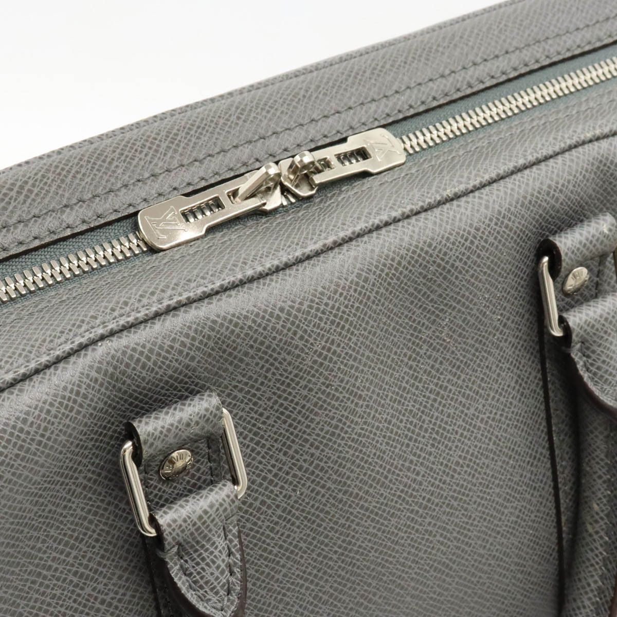 Louis Vuitton Louis Vuitton Louis Vuitton Taiga PDV PM Briefcase M30640 Canvas Business Bag M30640 in Very Good Condition Size ONE SIZE - 5 Thumbnail