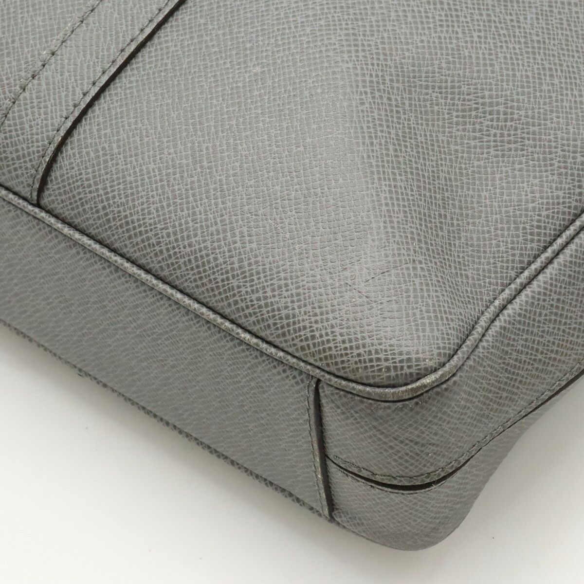 Louis Vuitton Louis Vuitton Louis Vuitton Taiga PDV PM Briefcase M30640 Canvas Business Bag M30640 in Very Good Condition Size ONE SIZE - 3 Thumbnail