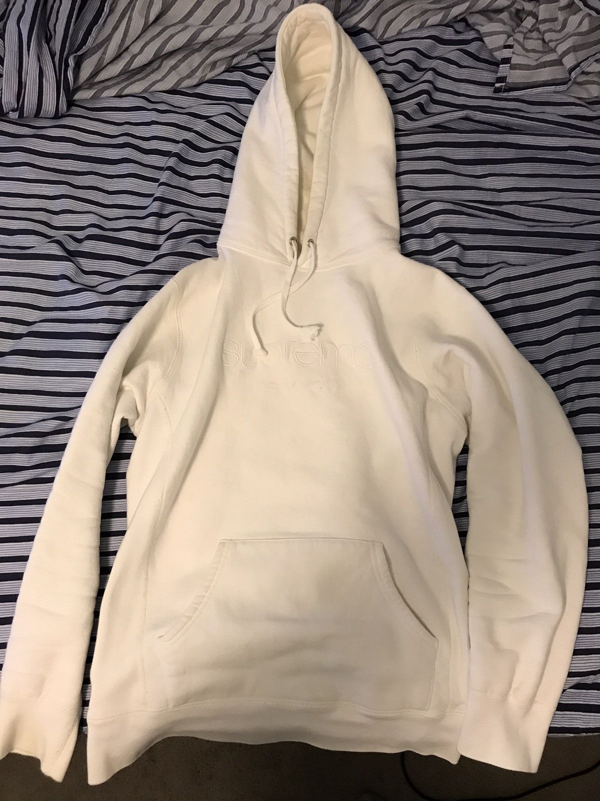Supreme White Supreme Hoodie With Old Logo Size US M / EU 48-50 / 2 - 1 Preview