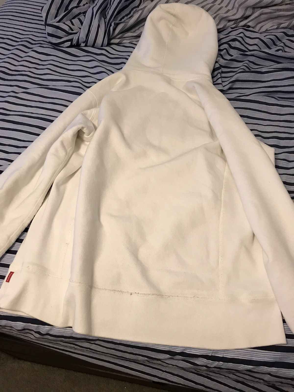 Supreme White Supreme Hoodie With Old Logo Size US M / EU 48-50 / 2 - 6 Preview