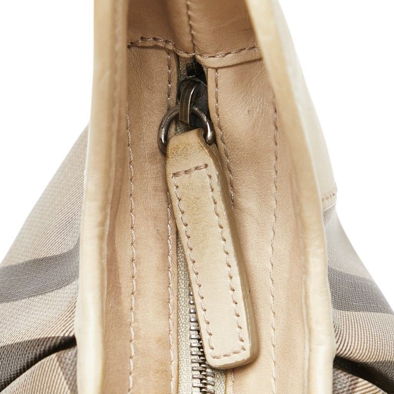 Burberry Burberry Burberry Check PVC Leather Handbag Canvas Handbag in Very Good Condition Size ONE SIZE - 5 Thumbnail