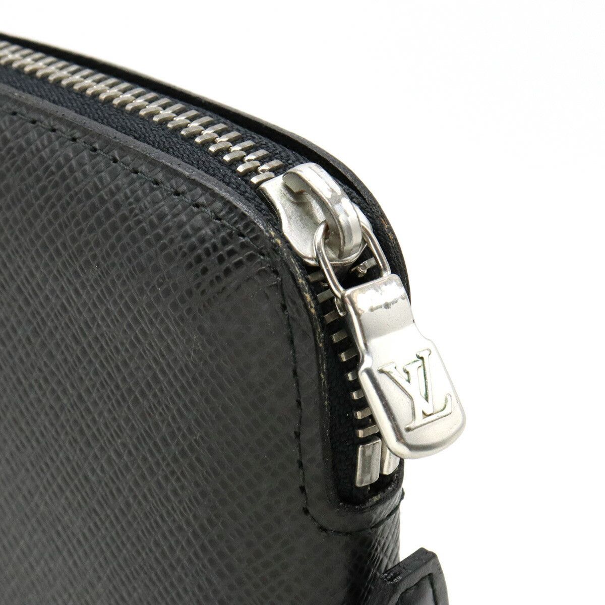 Louis Vuitton Louis Vuitton Louis Vuitton Taiga Leather Travel Case Black Leather Clutch Bag M30652 in Great Condition Size ONE SIZE - 4 Thumbnail