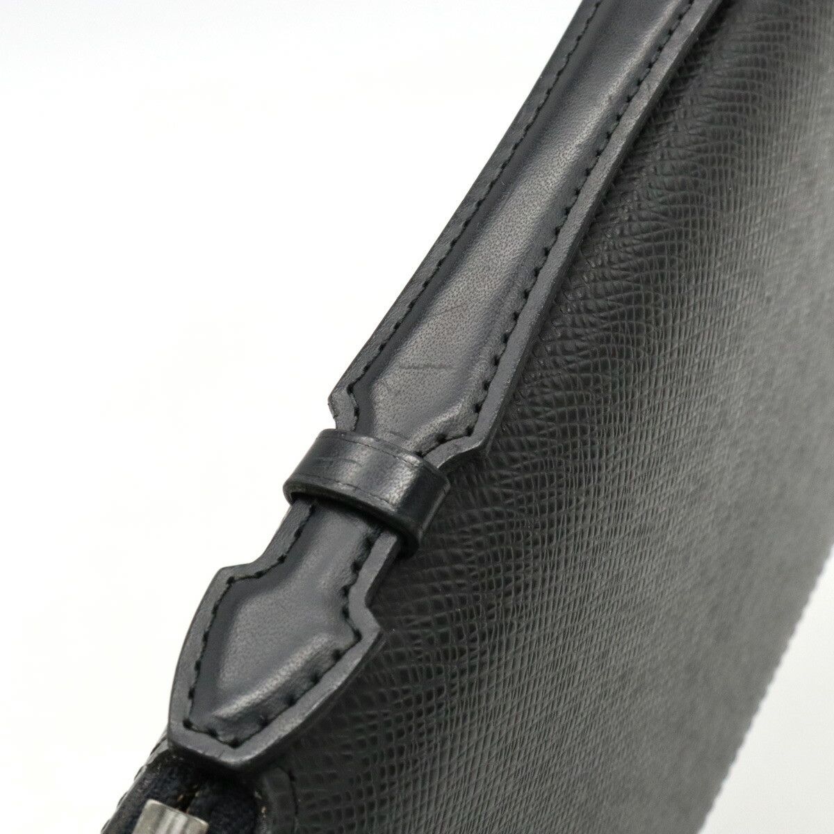 Louis Vuitton Louis Vuitton Louis Vuitton Taiga Leather Travel Case Black Leather Clutch Bag M30652 in Great Condition Size ONE SIZE - 9 Thumbnail