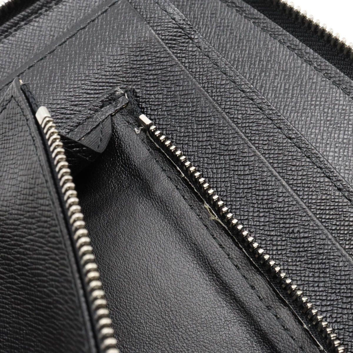 Louis Vuitton Louis Vuitton Louis Vuitton Taiga Leather Travel Case Black Leather Clutch Bag M30652 in Great Condition Size ONE SIZE - 7 Thumbnail