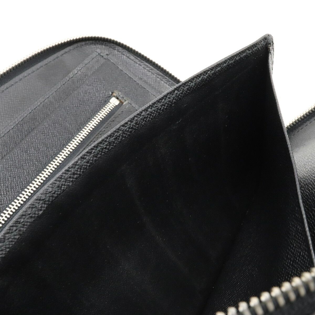 Louis Vuitton Louis Vuitton Louis Vuitton Taiga Leather Travel Case Black Leather Clutch Bag M30652 in Great Condition Size ONE SIZE - 8 Thumbnail