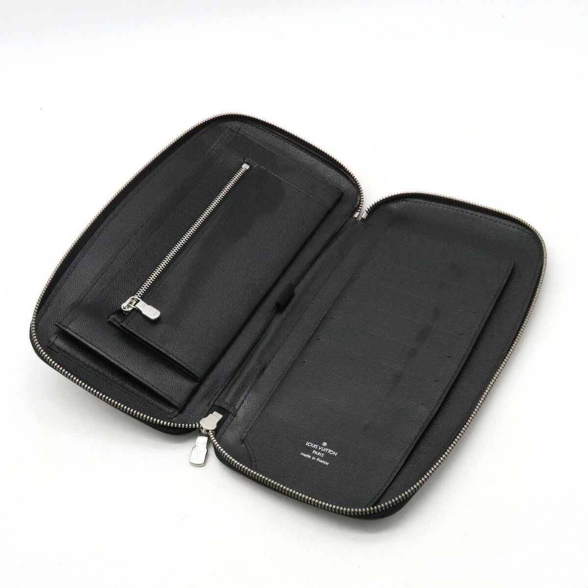Louis Vuitton Louis Vuitton Louis Vuitton Taiga Leather Travel Case Black Leather Clutch Bag M30652 in Great Condition Size ONE SIZE - 5 Thumbnail
