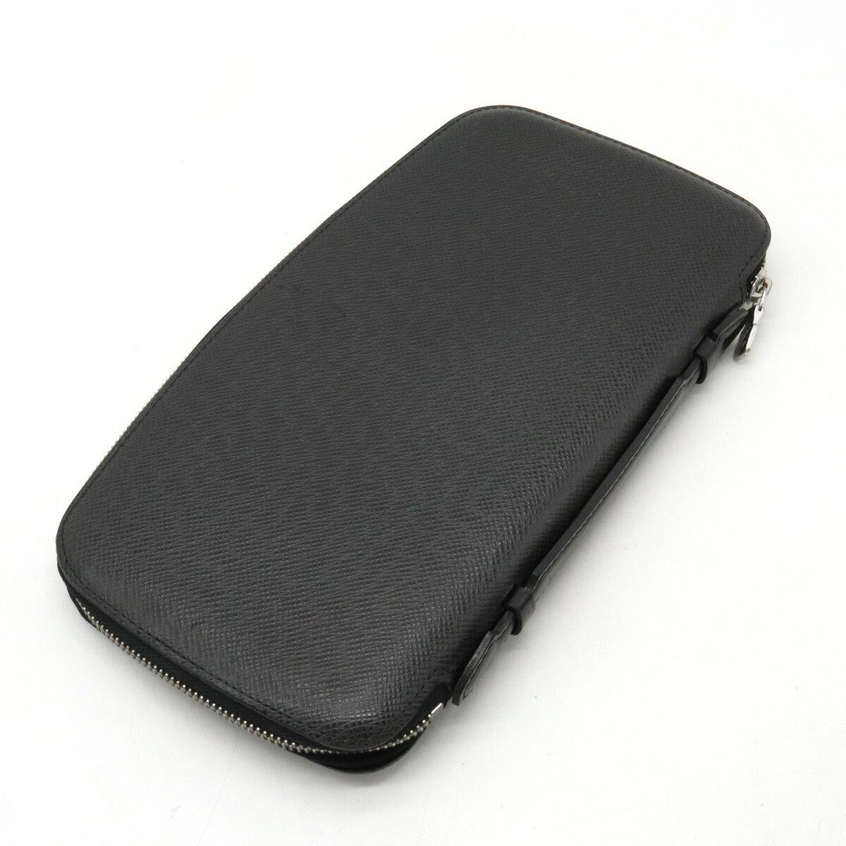 Louis Vuitton Louis Vuitton Louis Vuitton Taiga Leather Travel Case Black Leather Clutch Bag M30652 in Great Condition Size ONE SIZE - 2 Thumbnail