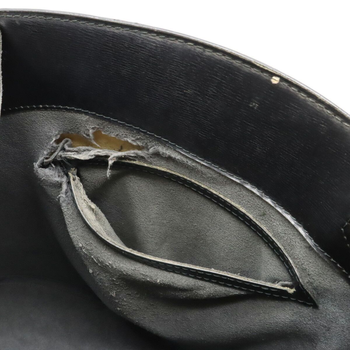 Louis Vuitton Louis Vuitton Louis Vuitton Epi Cluny Shoulder Bag Black M52252 Leather Shoulder Bag M52252 in Good Condition Size ONE SIZE - 9 Thumbnail