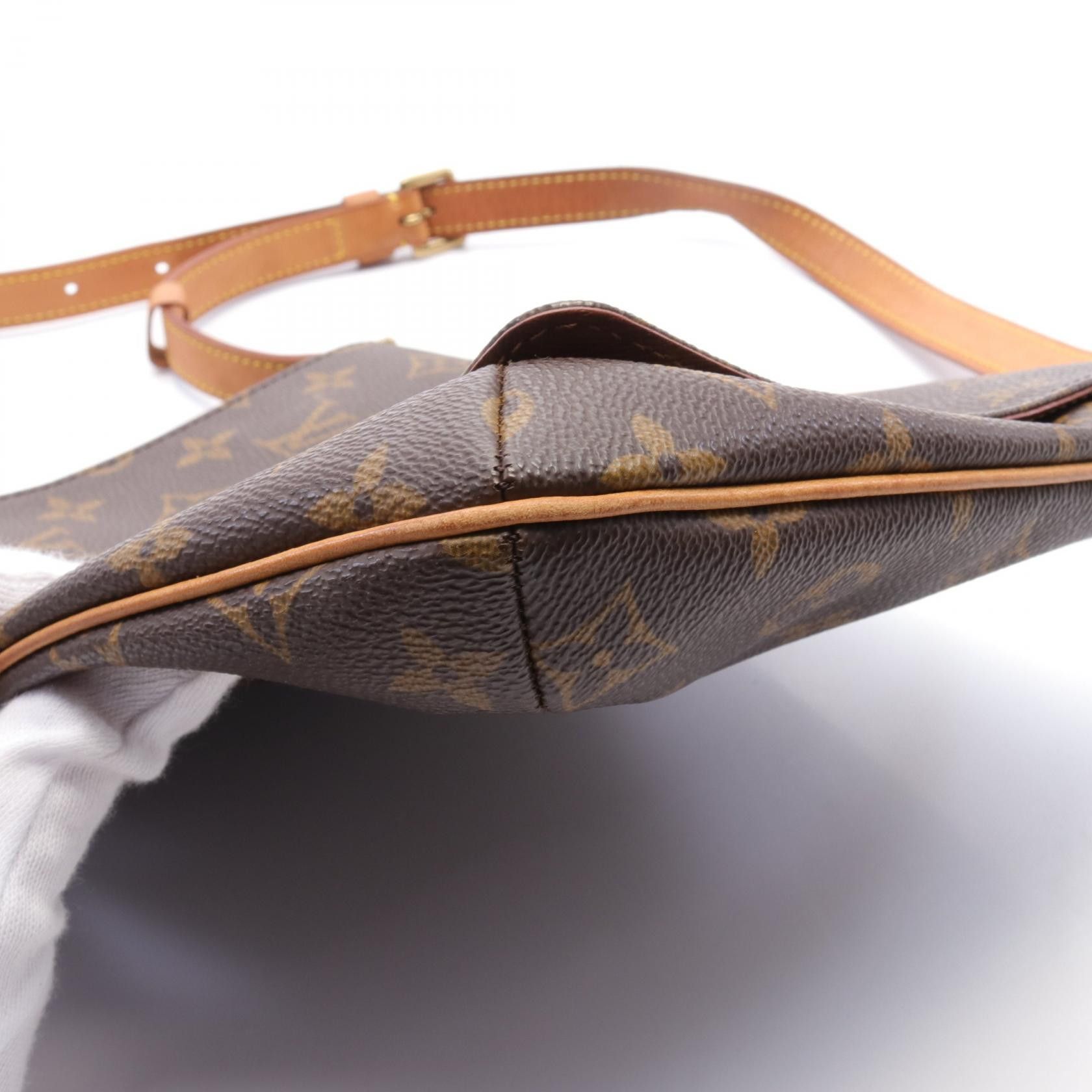 Louis Vuitton Louis Vuitton Monogram Musette Tango Short Strap Canvas Shoulder Bag M51257 in Very Good Condition Size ONE SIZE - 8 Thumbnail