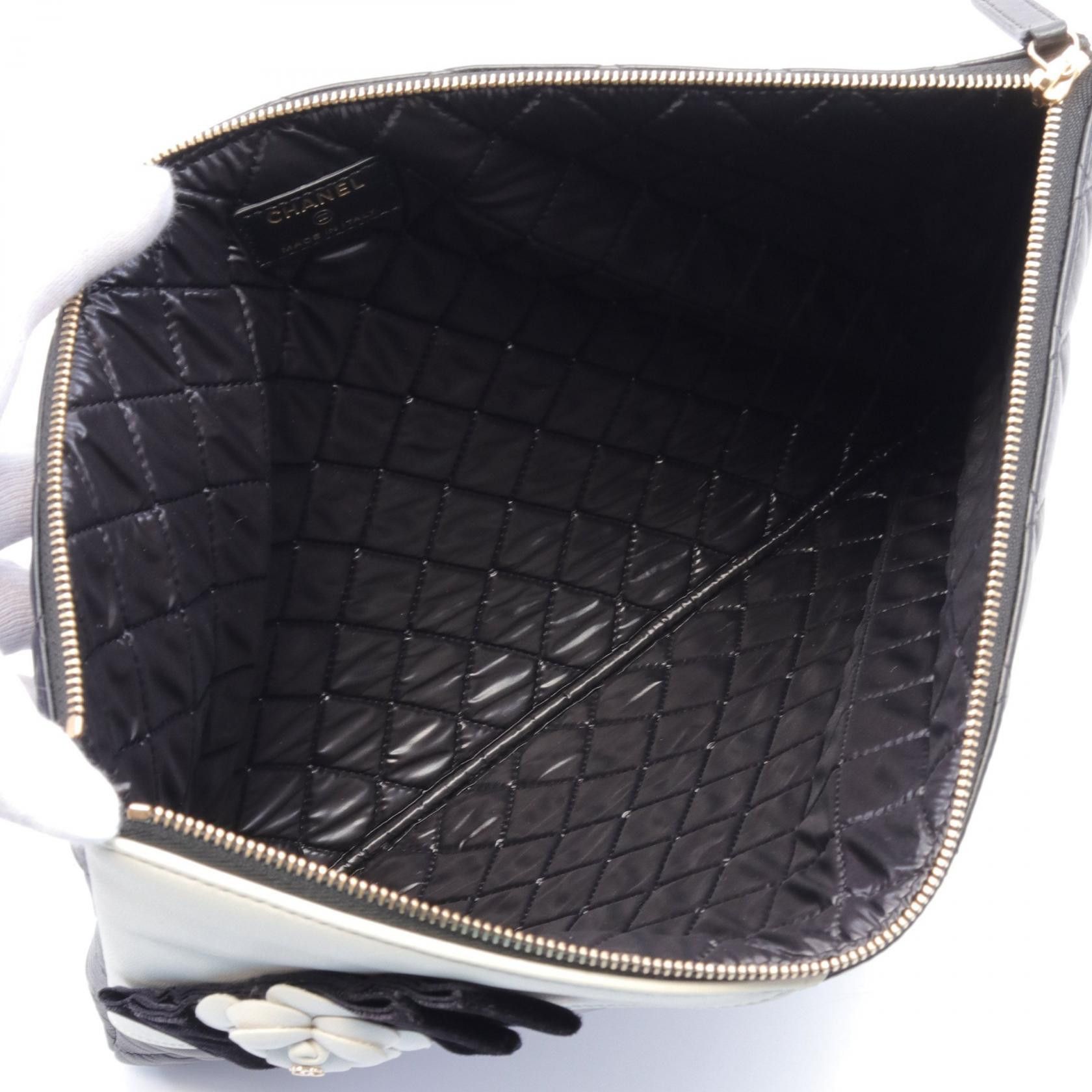 Chanel Chanel Camellia Clutch Bag Leather Clutch Bag A82699 in Great Condition Size ONE SIZE - 3 Thumbnail