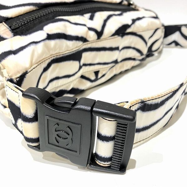 Chanel Chanel Chanel Reversible Nylon Leather Shoulder Bag Canvas Crossbody Bag 11818080 in Good Condition Size ONE SIZE - 4 Thumbnail