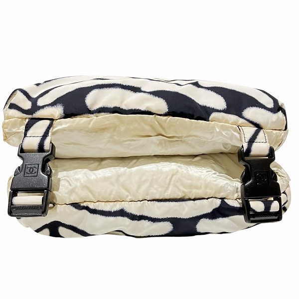 Chanel Chanel Chanel Reversible Nylon Leather Shoulder Bag Canvas Crossbody Bag 11818080 in Good Condition Size ONE SIZE - 3 Thumbnail