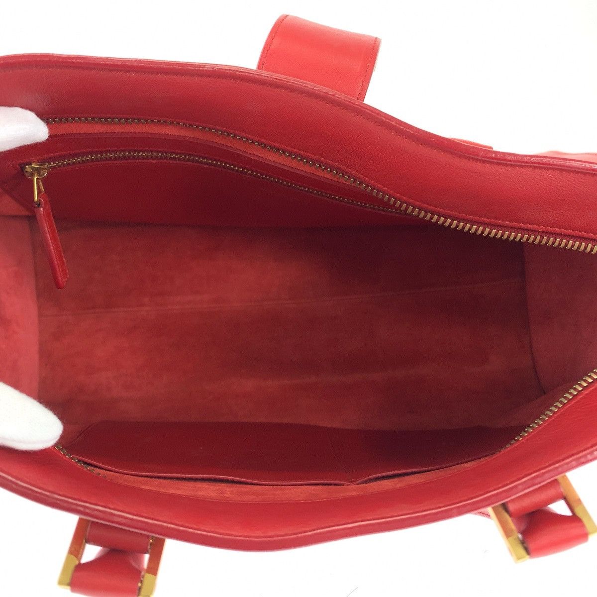 Yves Saint Laurent Yves Saint Laurent Yves Saint Laurent Leather Handbag Leather Handbag in Very Good Condition Size ONE SIZE - 9 Thumbnail