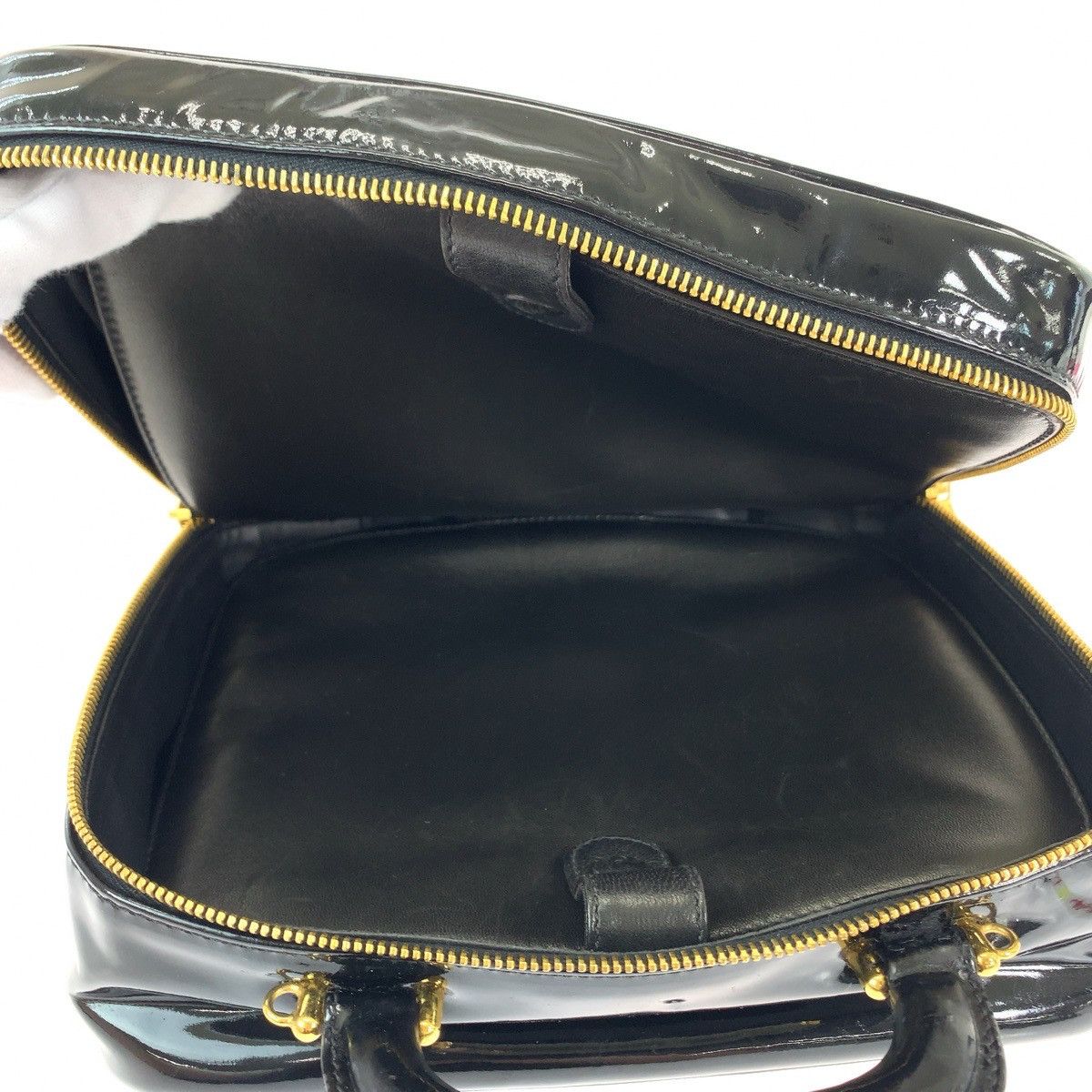 Chanel Chanel Chanel Patent Leather Coco Mark Shoulder Handbag Leather Handbag in Very Good Condition Size ONE SIZE - 9 Thumbnail