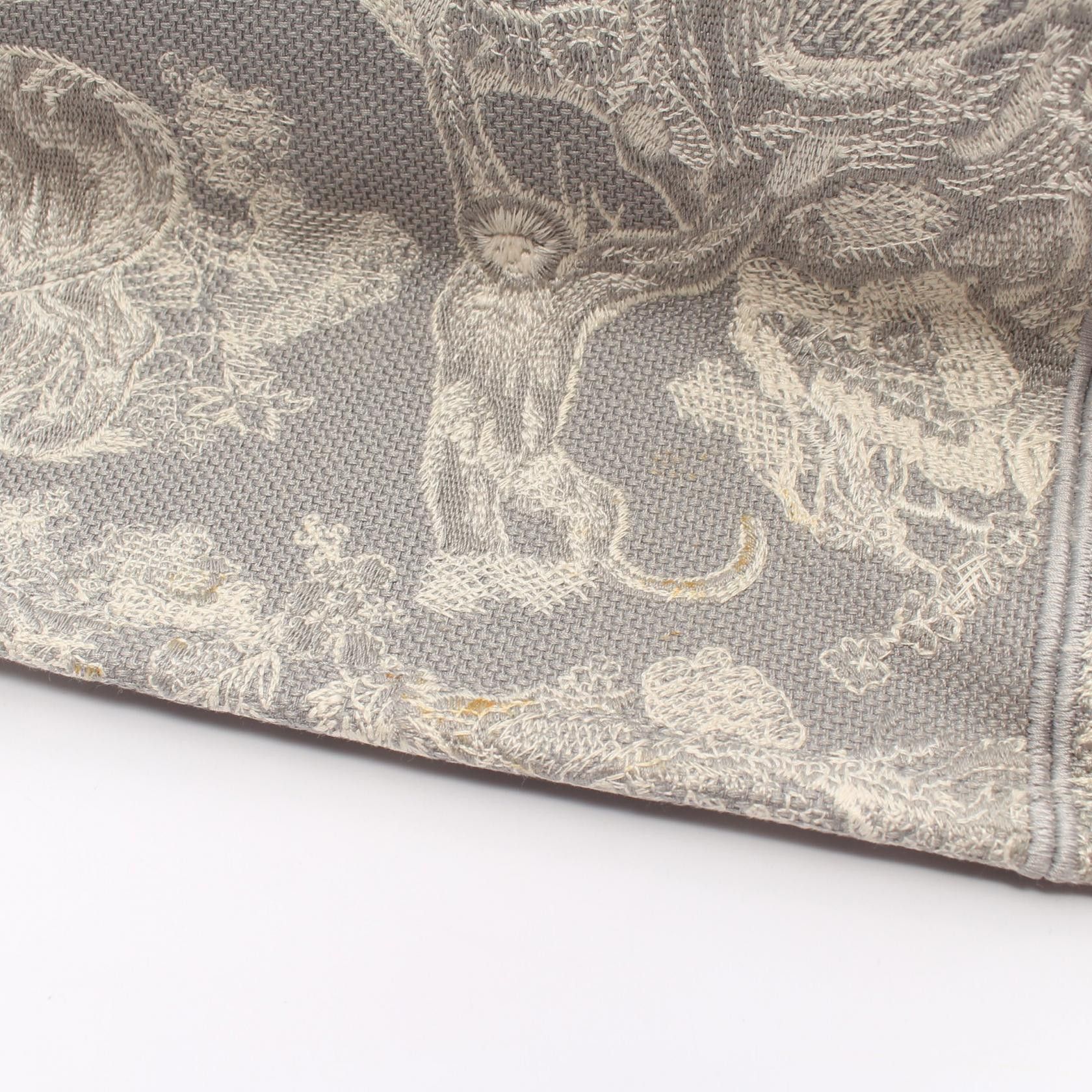 Dior Dior Embroidered Book Tote Canvas Tote Bag M1286ZTDT in Very Good Condition Size ONE SIZE - 7 Thumbnail