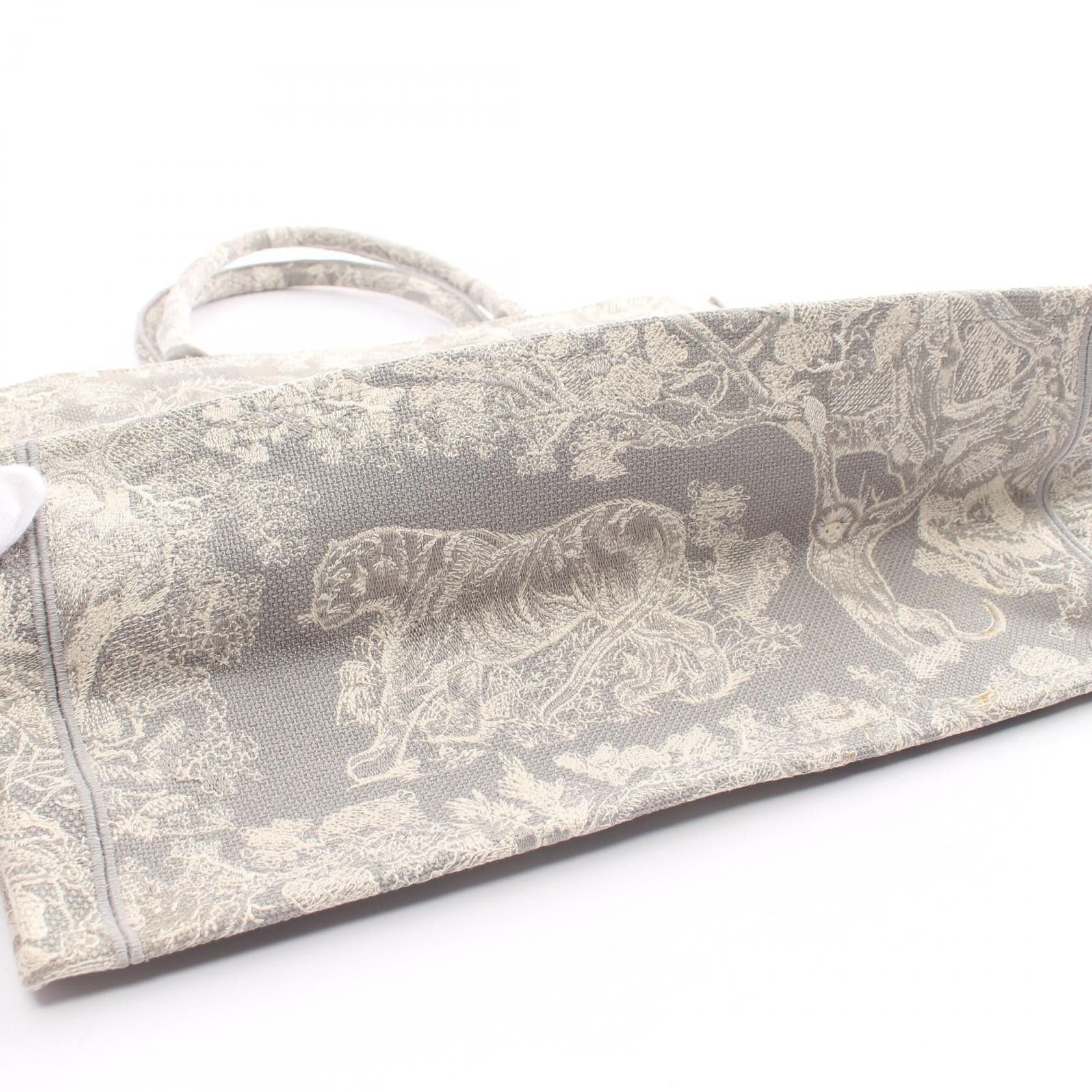 Dior Dior Embroidered Book Tote Canvas Tote Bag M1286ZTDT in Very Good Condition Size ONE SIZE - 6 Thumbnail