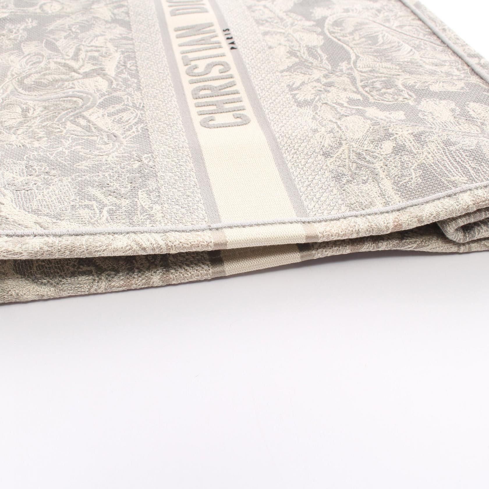 Dior Dior Embroidered Book Tote Canvas Tote Bag M1286ZTDT in Very Good Condition Size ONE SIZE - 9 Thumbnail
