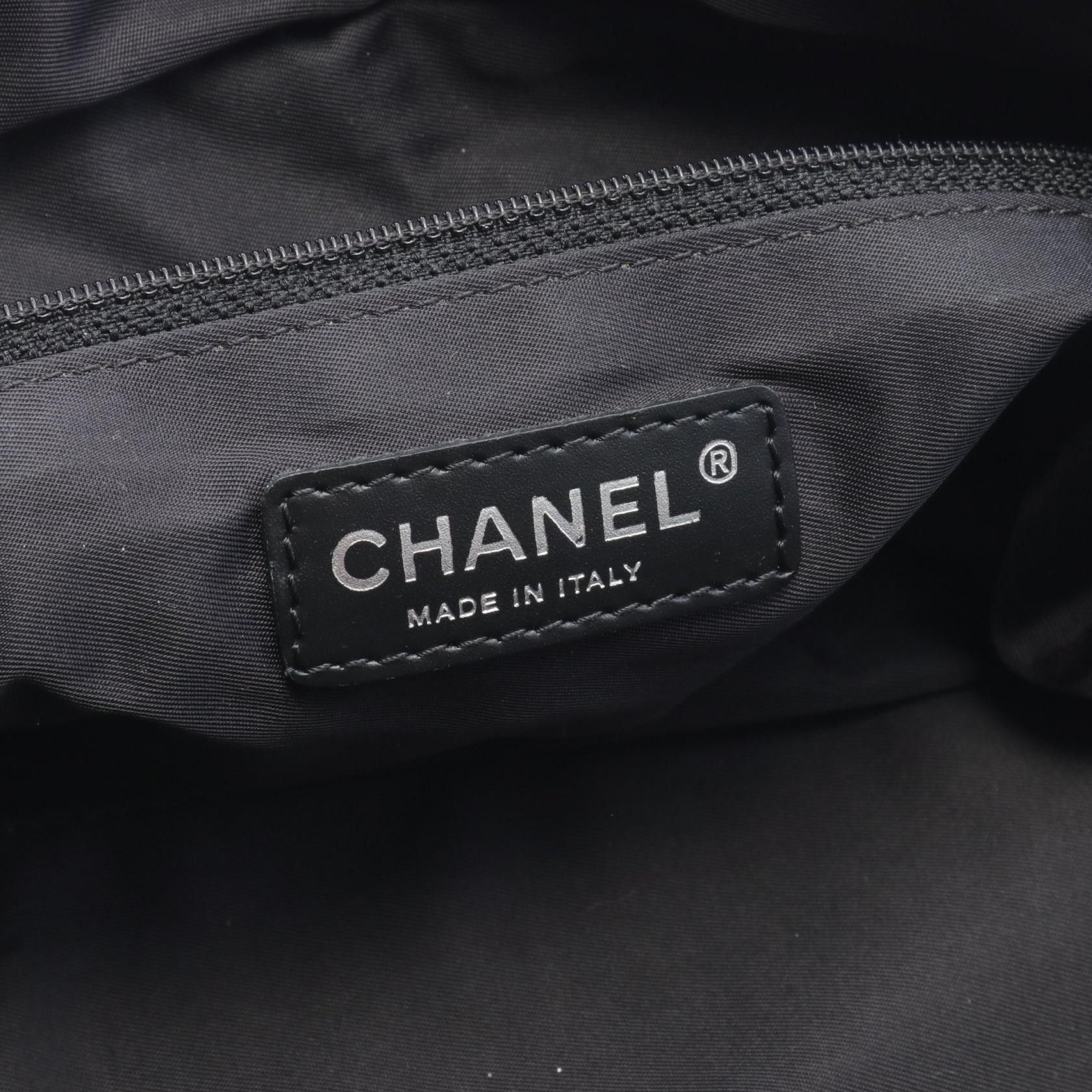 Chanel Chanel New Travel Line Tote GM Canvas Tote Bag A15825 in Very Good Condition Size ONE SIZE - 4 Thumbnail