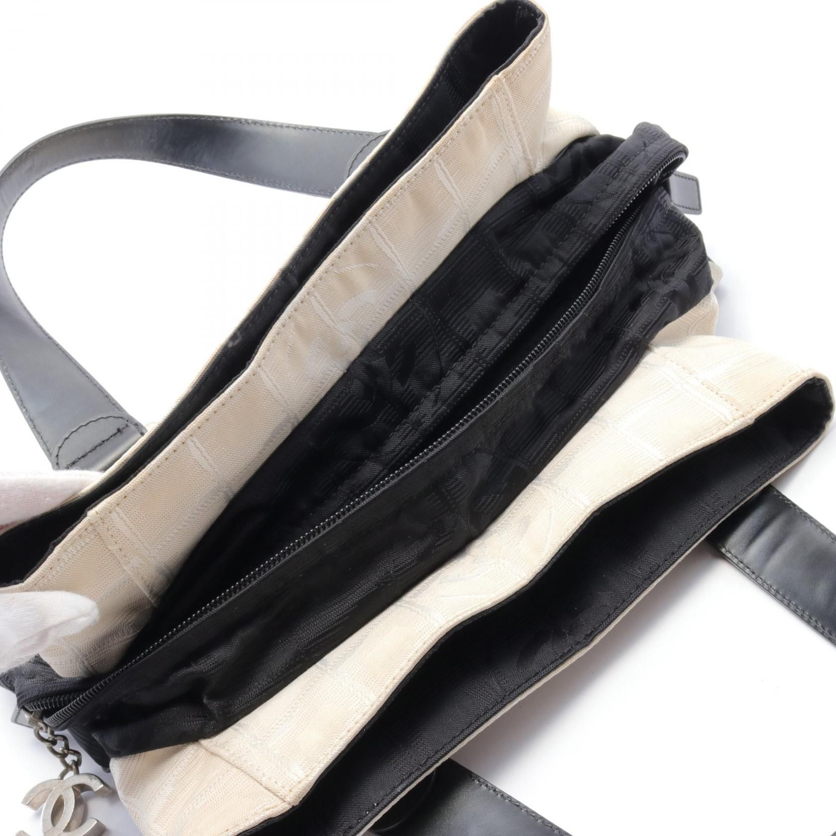 Chanel Chanel New Travel Line Tote GM Canvas Tote Bag A15825 in Very Good Condition Size ONE SIZE - 5 Thumbnail
