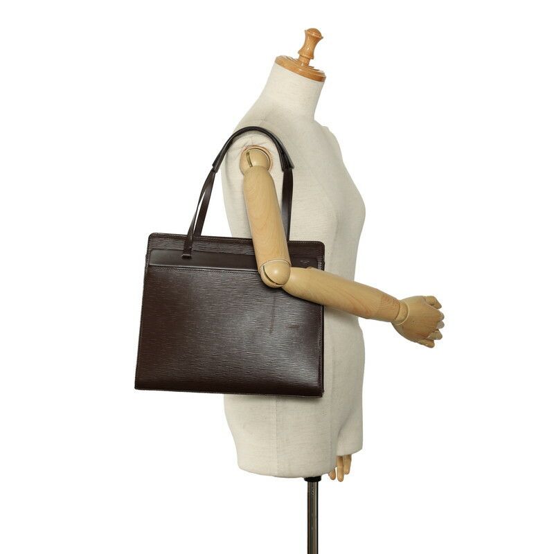 Louis Vuitton Louis Vuitton Louis Vuitton Epi Croisette PM Leather Handbag M5249D Leather Handbag M5249D in Very Good Condition Size ONE SIZE - 10 Thumbnail