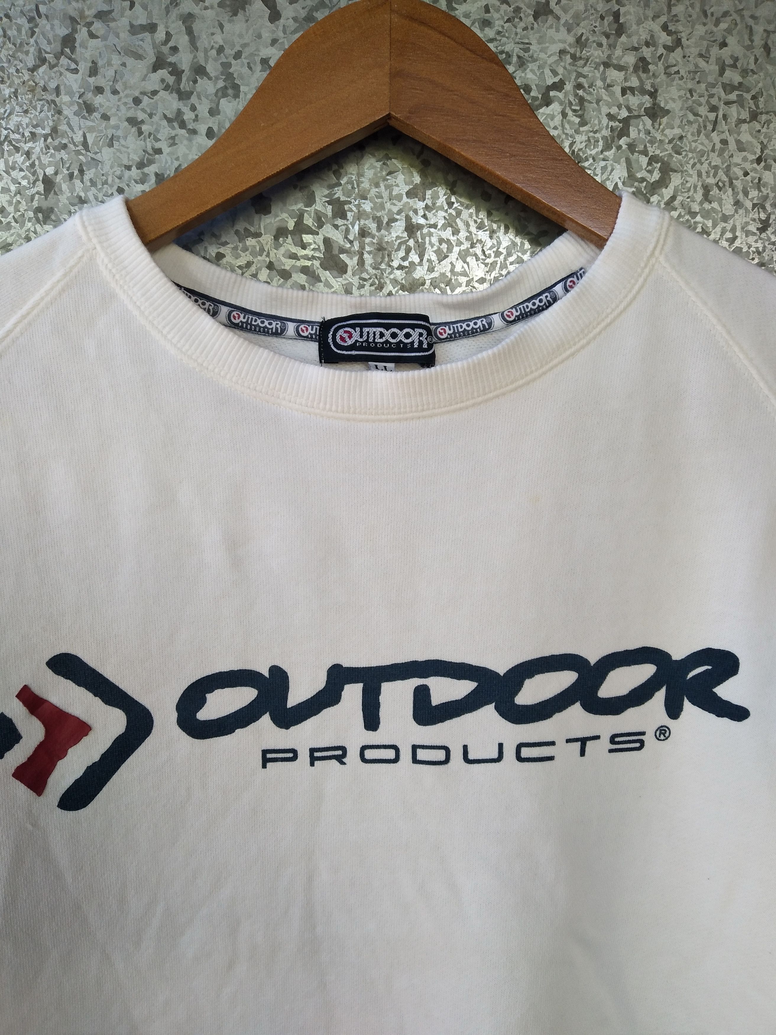 Outdoor product sweatshirt spell out