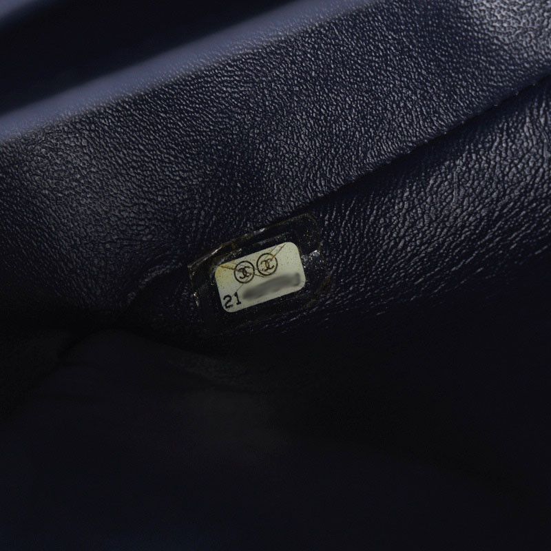 Chanel Chanel Chanel Matelasse Leather Chain Shoulder Bag Leather Crossbody Bag in Very Good Condition Size ONE SIZE - 8 Thumbnail