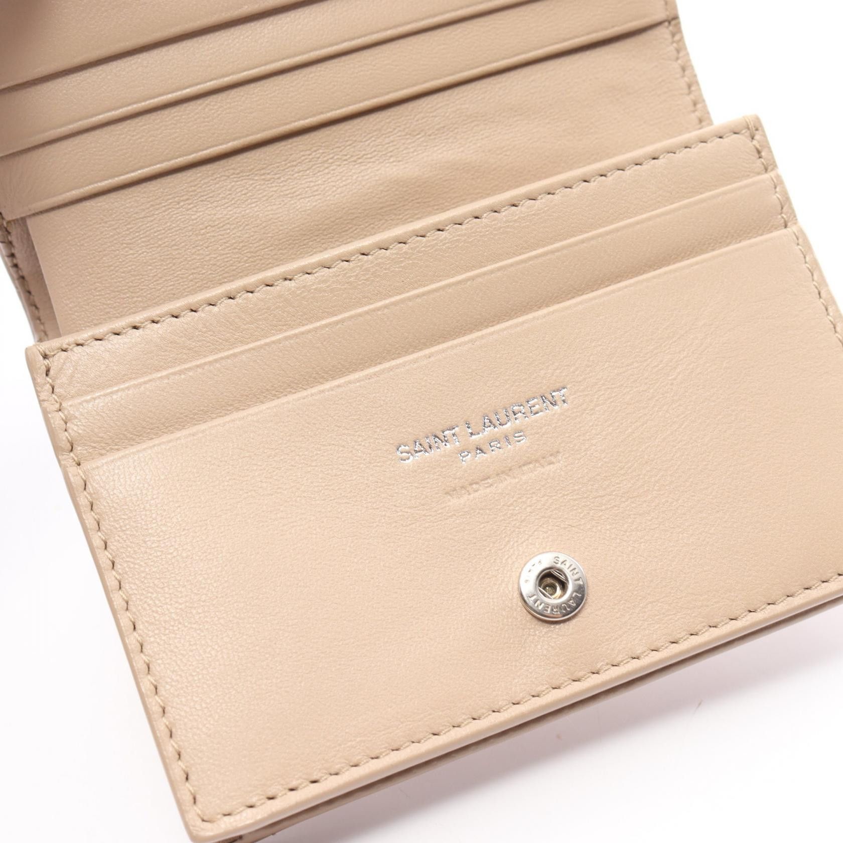 Other Other Quilted Logo Bifold Wallet Leather Short Wallet in Great Condition Size ONE SIZE - 4 Thumbnail