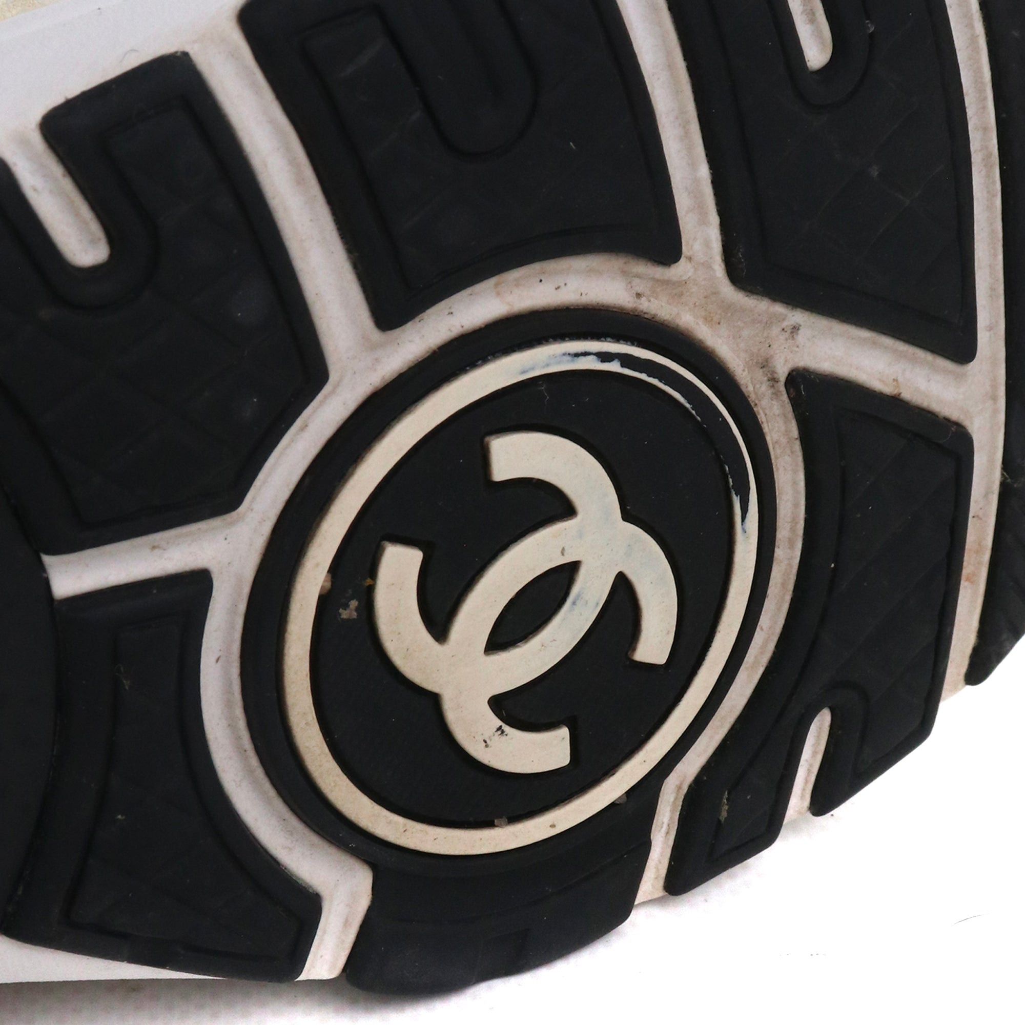 Chanel CHANEL - CC Chanel sneakers in beige suede (T38) Size US 7 / IT 37 - 8 Thumbnail