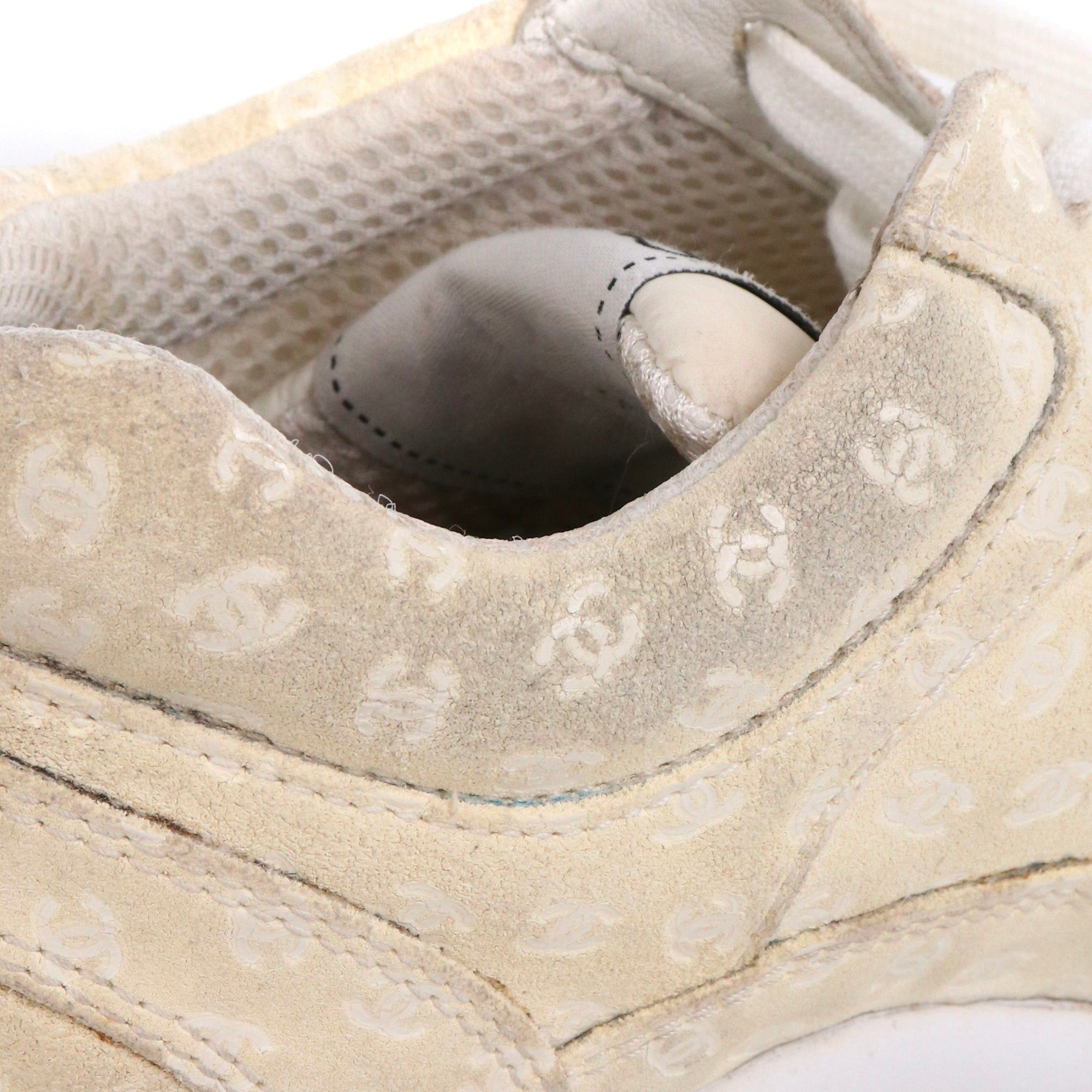 Chanel CHANEL - CC Chanel sneakers in beige suede (T38) Size US 7 / IT 37 - 6 Thumbnail