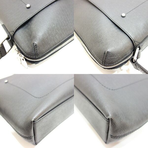 Louis Vuitton Louis Vuitton Louis Vuitton Taiga Grigori Messenger MM Bag M30207 Canvas Crossbody Bag M30207 in Very Good Condition Size ONE SIZE - 3 Thumbnail