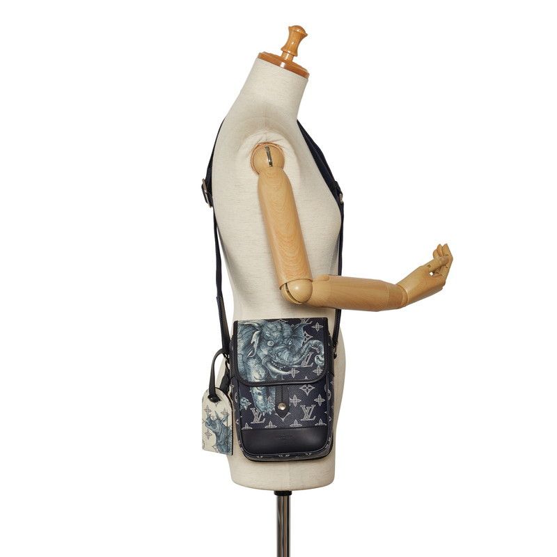 Louis Vuitton Louis Vuitton Louis Vuitton Monogram Savannah Messenger Bag Canvas Crossbody Bag M54246 in Very Good Condition Size ONE SIZE - 9 Thumbnail