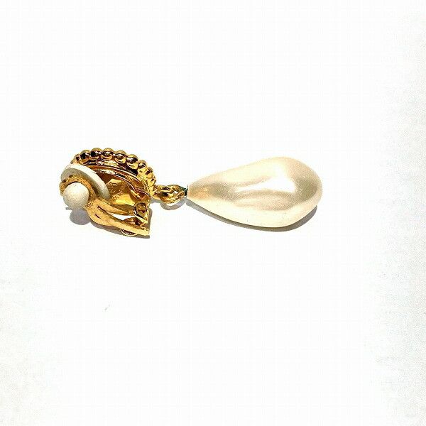 Chanel Chanel Chanel Clover Faux Pearl Earrings Plastic Earrings in Good Condition Size ONE SIZE - 2 Thumbnail