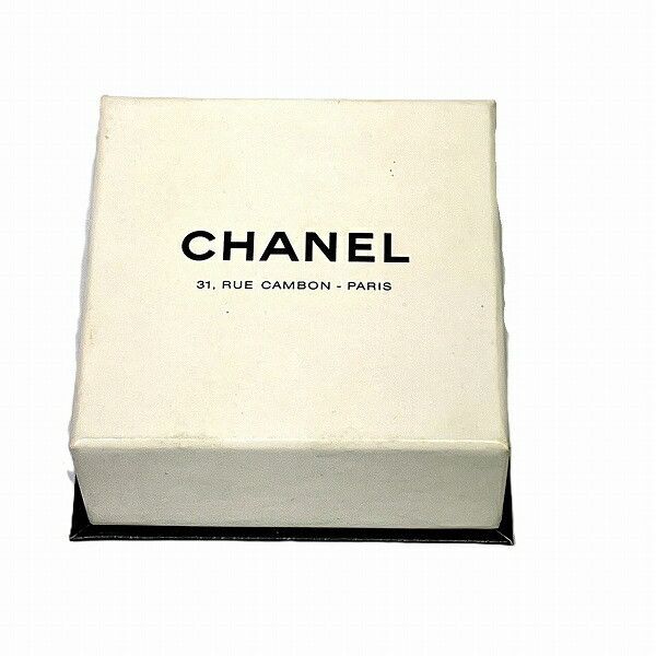 Chanel Chanel Chanel Clover Faux Pearl Earrings Plastic Earrings in Good Condition Size ONE SIZE - 4 Thumbnail